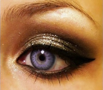 holiday-glitter-smokey-eyeshadow-tutorial s
