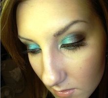 mix-beauty-from-earth-teal-brown-eyeshadows.w654 s