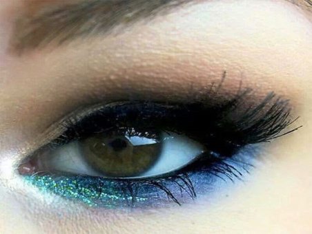 blue-glitter-eye-makeup s