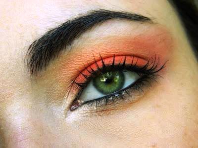 wearable-red-eyeshadow-L-MRpceJ