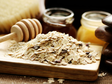 01-oatmeal-bath-poison-ivy-sl