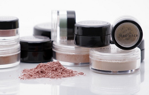 powder-power_top-7-makeup-tricks-for-winter