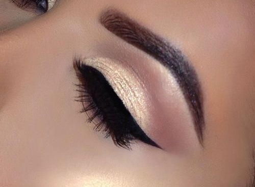 5 Incredibly Cool Graphic Eye Looks To Try Now