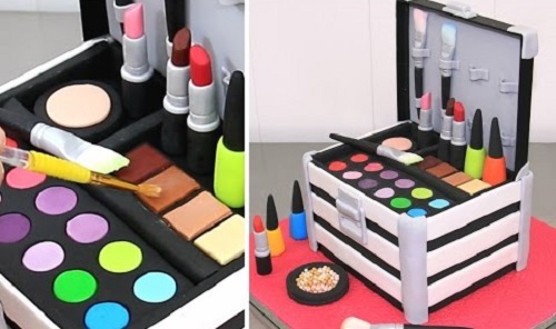 MAKE UP Cosmetics Box Cake