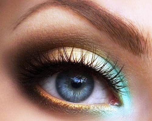 Expert Makeup Tips to Make Your Eye Makeup Pop - Frends Beauty Blog